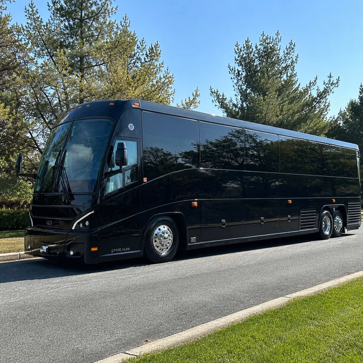 davenport manufacturers and logistics companies rely on employee shuttle buses